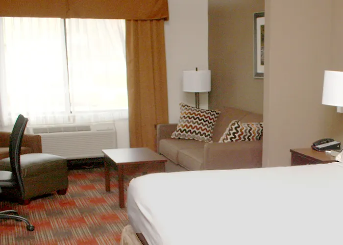Holiday Inn Express & Suites Cumberland - La Vale By Ihg
